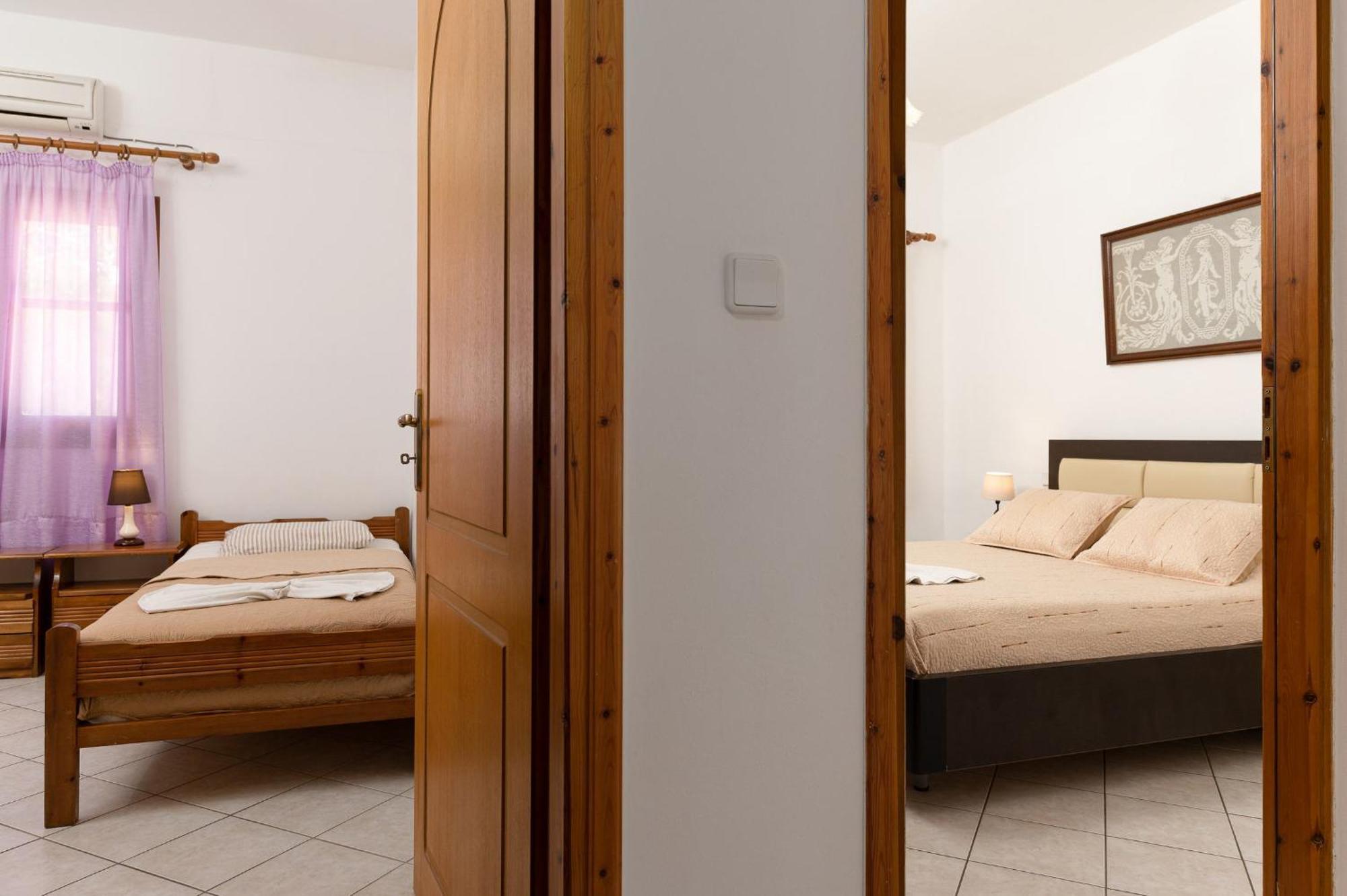 Villas Alexandros Kalamaki  Zimmer foto